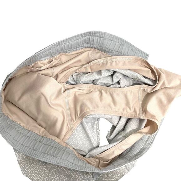 Lululemon swiss dot shorts‎ Size 10 grey - Picture 6 of 8